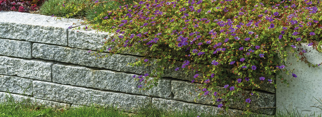 Eine Natursteinmauer im Garten planen